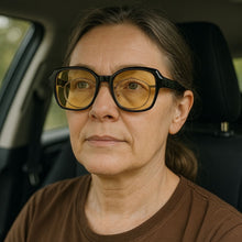 Lade das Bild in den Galerie-Viewer, OptiNight - Weniger Blendung. Mehr Sicherheit