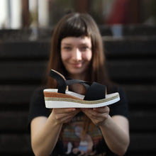 Lade das Bild in den Galerie-Viewer, OrthoStella - ergonomische schmerzlindernde Sandalen für Damen
