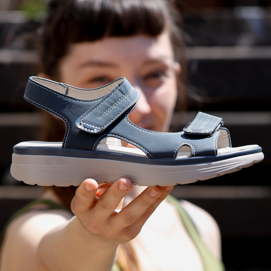 OrthoKlara - ergonomische,  schmerzlindernde & rutschfeste Sandalen für Damen