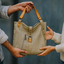 Lade das Bild in den Galerie-Viewer, Hochwertige &amp; ergonomische Multifunktionstasche inkl. 3-in-1-Tragesystem
